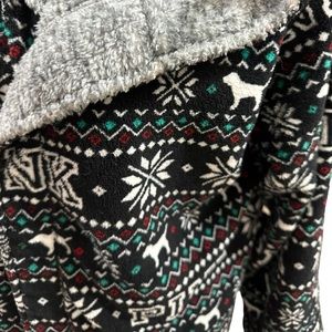 PINK BY VS REVERSIBLE CHRISTMAS 🎄 ROBE